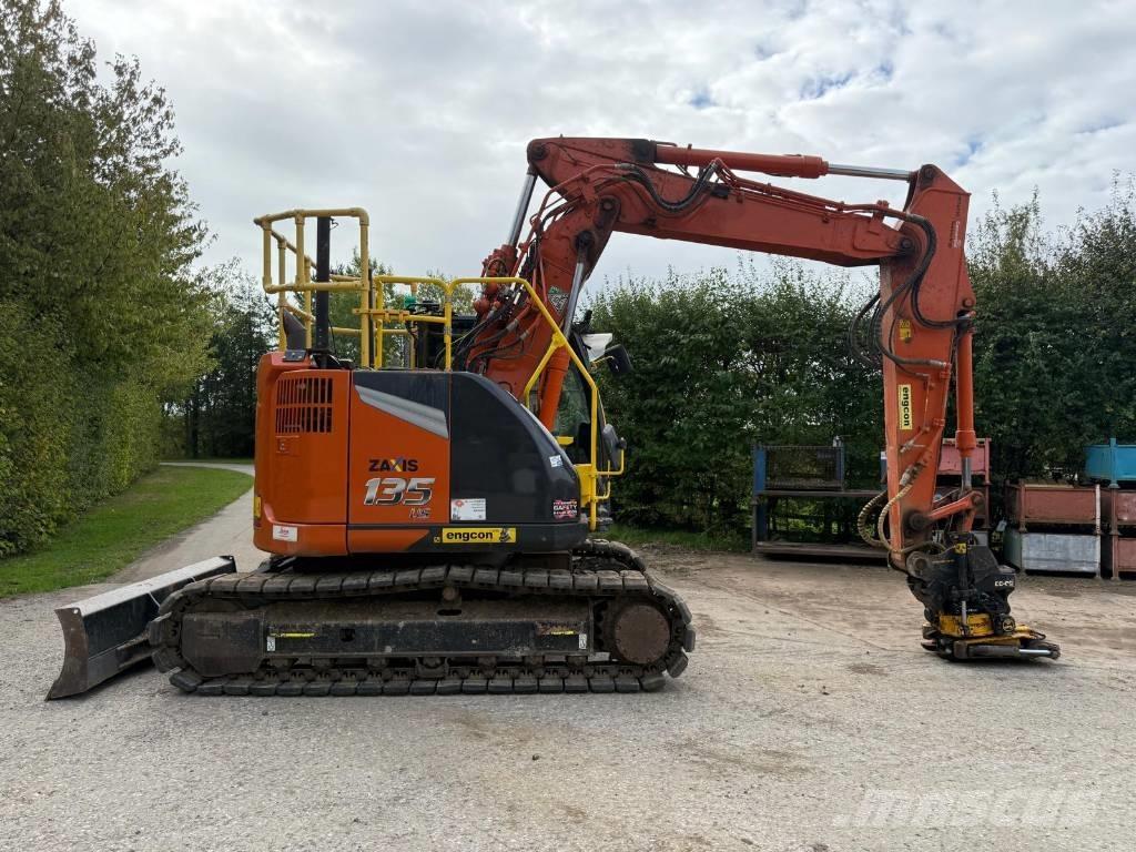 Hitachi ZX 135 US-7 Raupenbagger