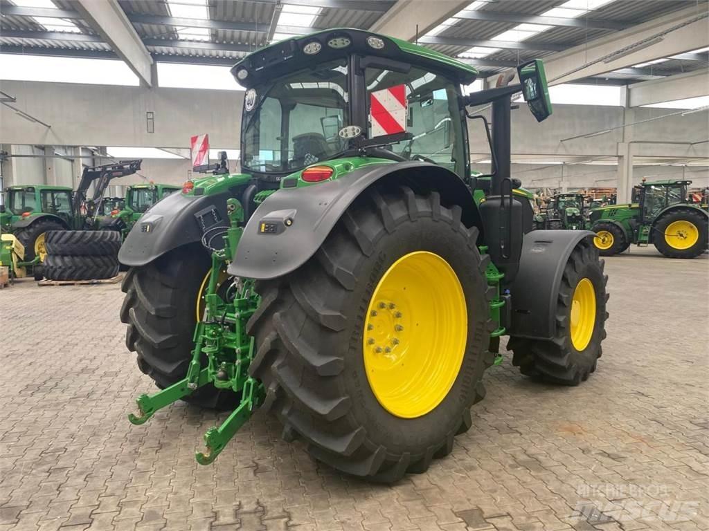 John Deere 6R 215 Traktoren