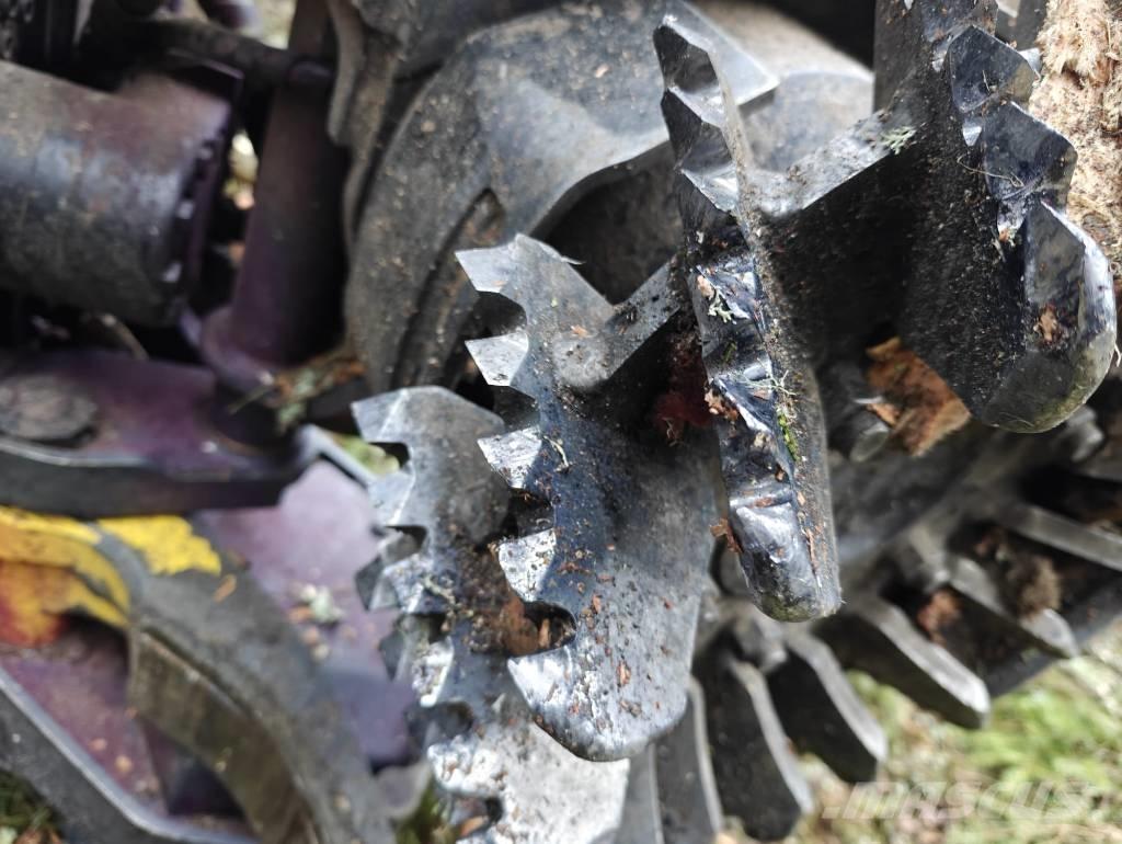 John Deere 1270 G Harvester