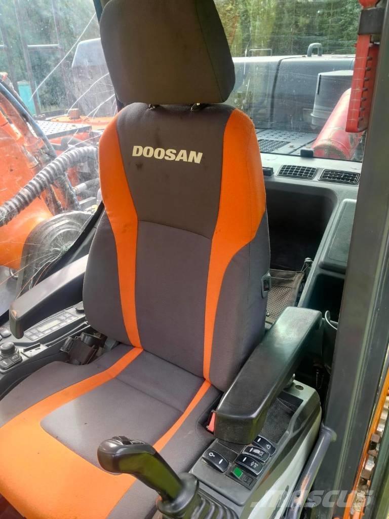 Doosan DX 300 LC Raupenbagger