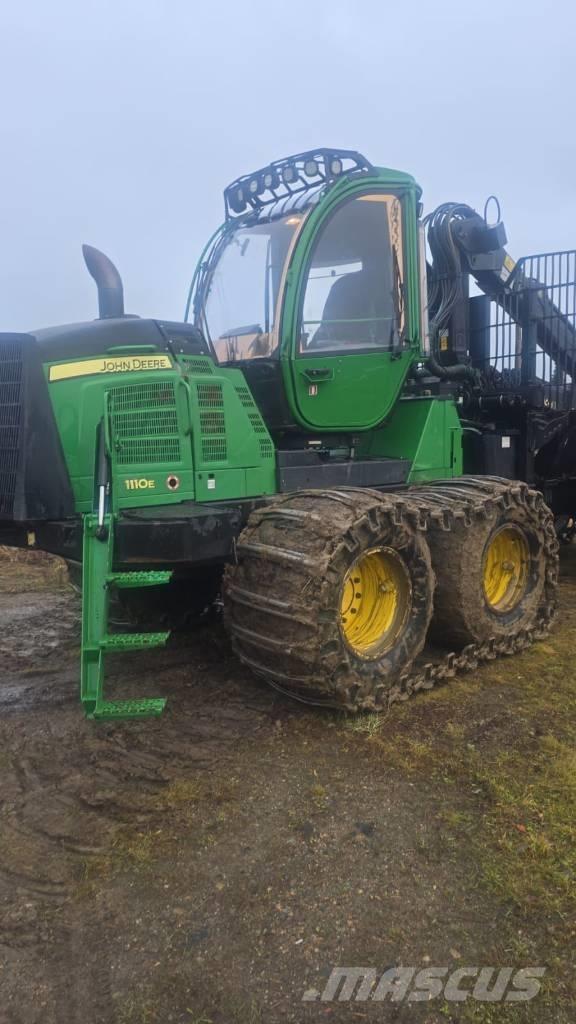 John Deere 1110 E Forwarder