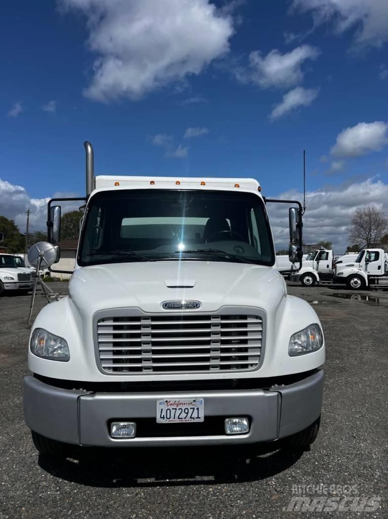 Freightliner M2 106 Getränkewagen