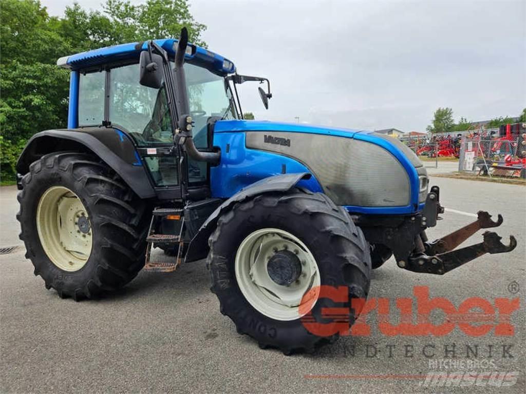 Valtra T 140 Traktoren