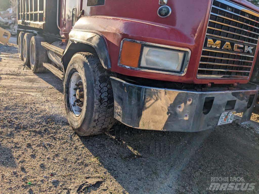 Mack CL 713 Kipper