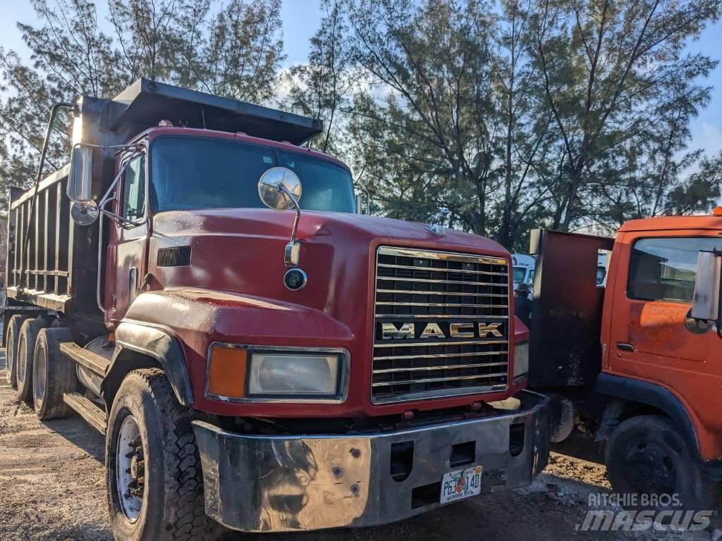 Mack CL 713 Kipper