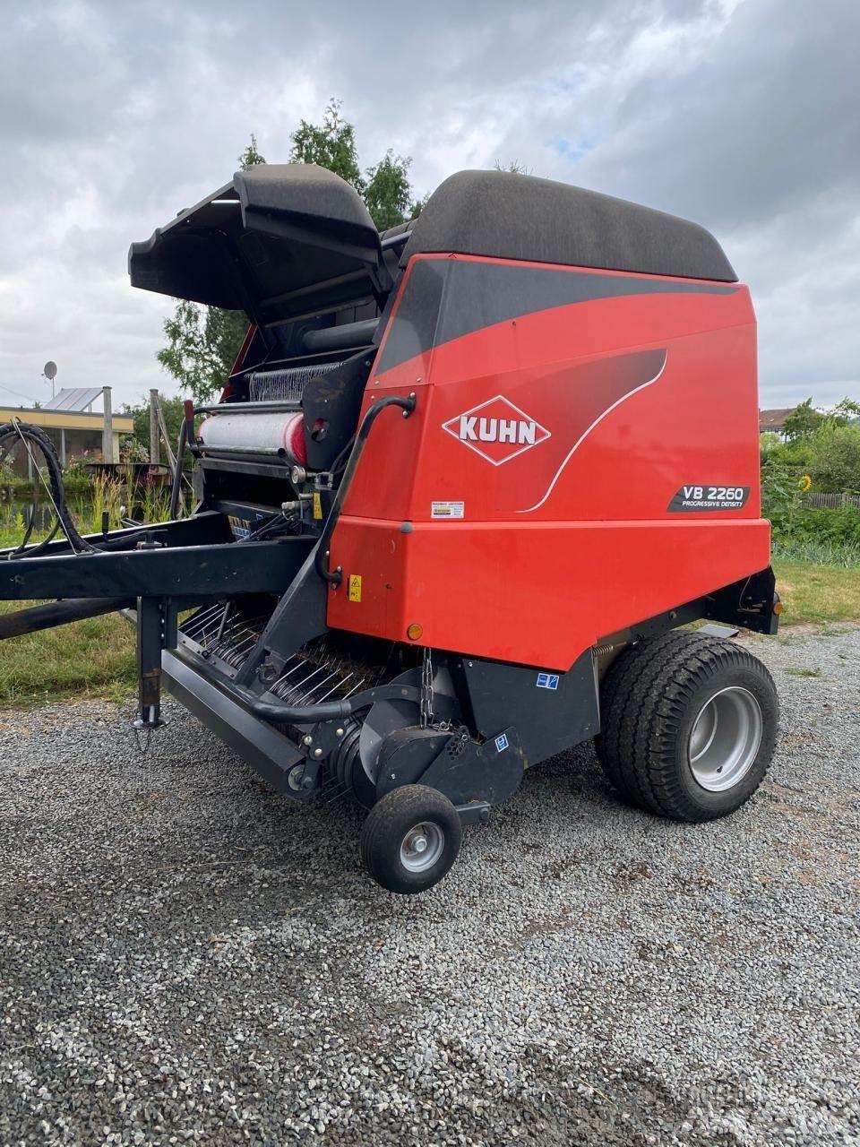 Kuhn VB 2260 Rundballenpressen