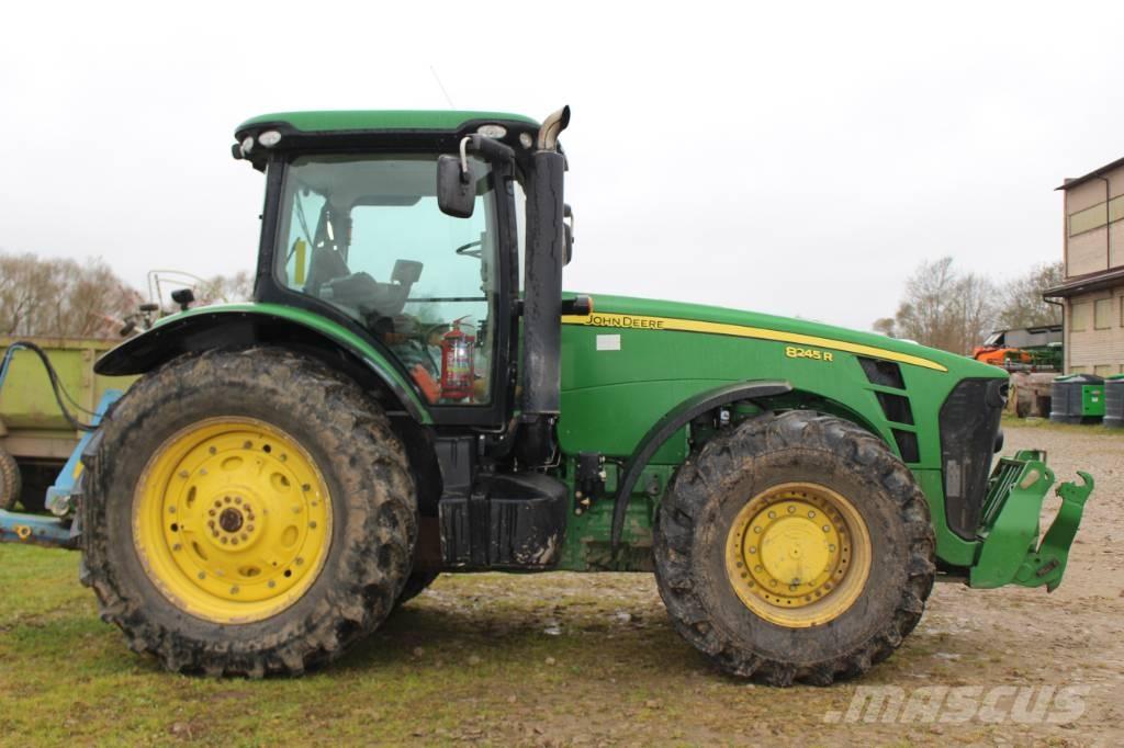 John Deere 8245 R Traktoren