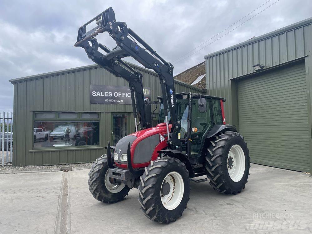 Valtra A 83 Traktoren