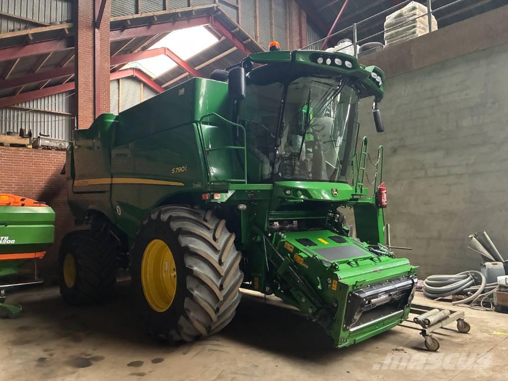 John Deere S 790i Mähdrescher