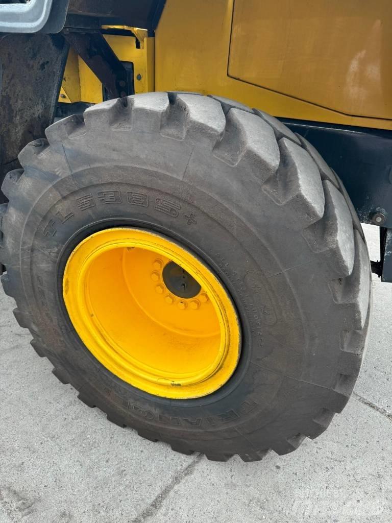 Komatsu WA250 Radlader