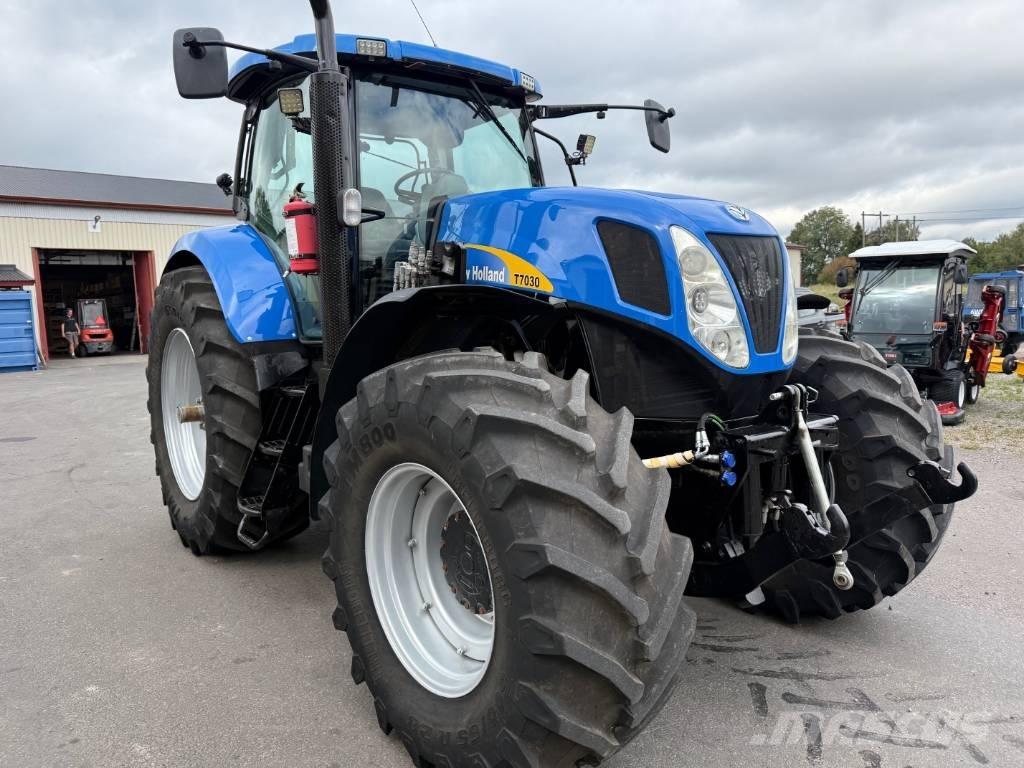 New Holland T7030 Traktoren