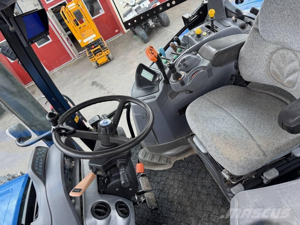 New Holland T7030 Traktoren