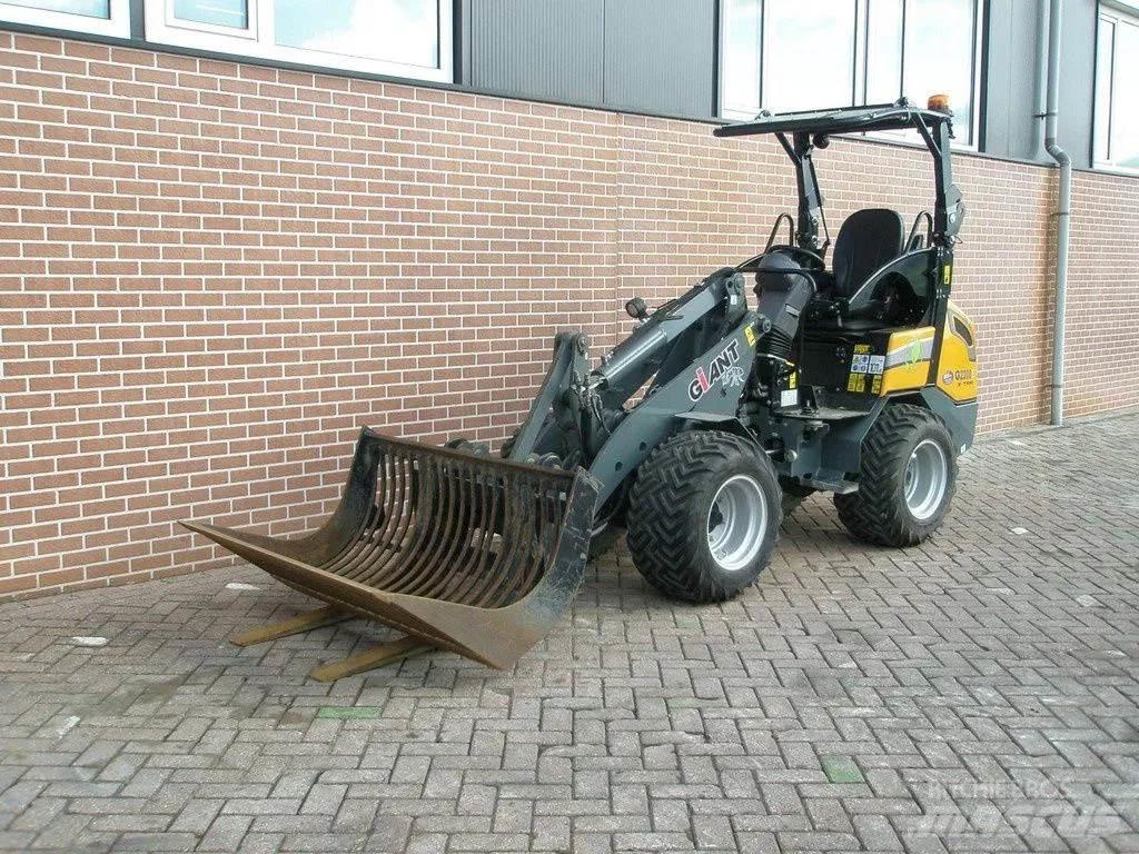 GiANT G2200E Minilader