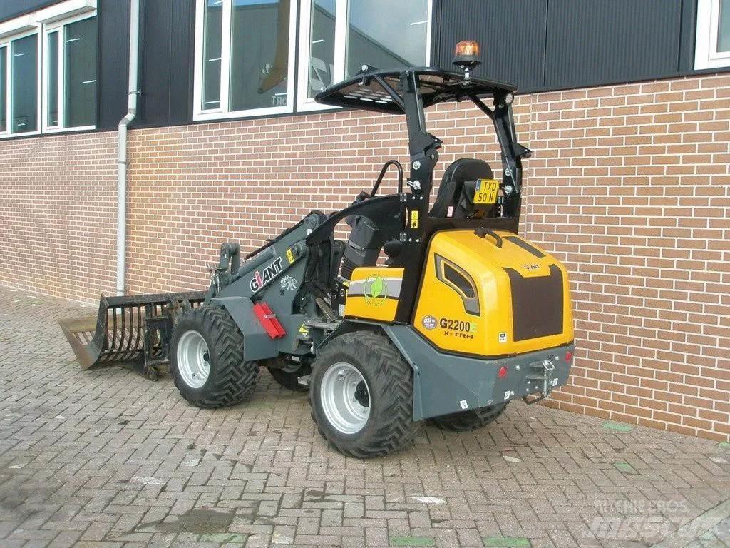 GiANT G2200E Minilader