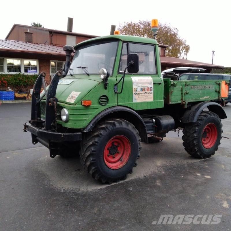 Mercedes-Benz U421 Traktoren