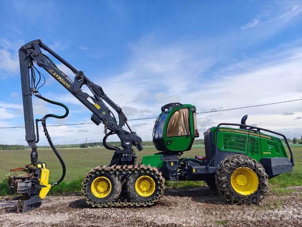 John Deere 1270 G Harvester