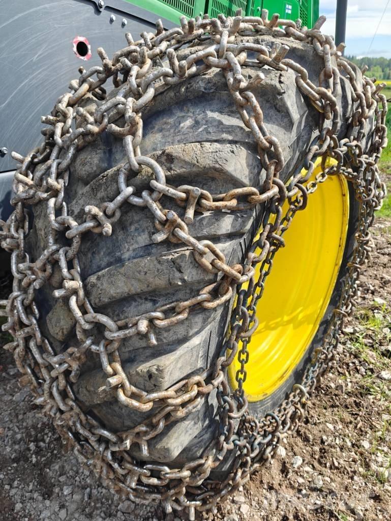 John Deere 1270 G Harvester