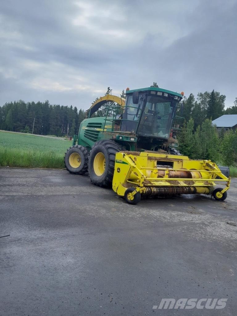 John Deere 7700 Selbstfahrende Häcksler