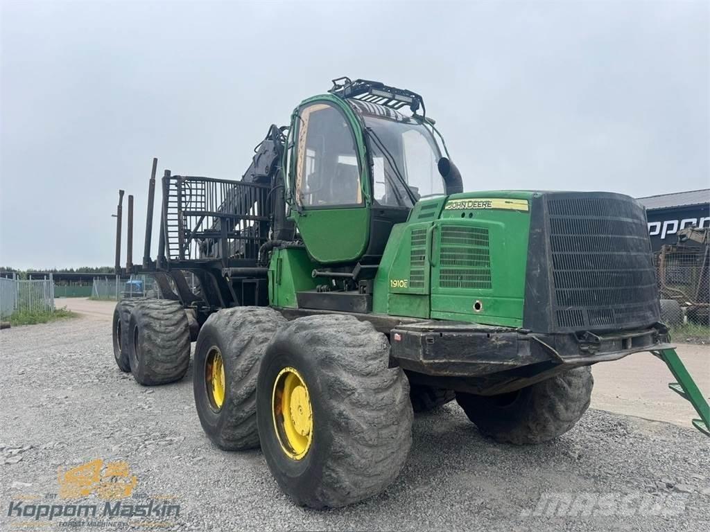 John Deere 1910E Forwarder
