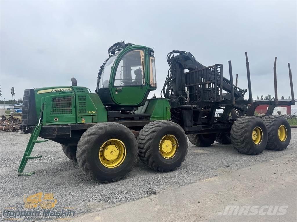 John Deere 1910E Forwarder