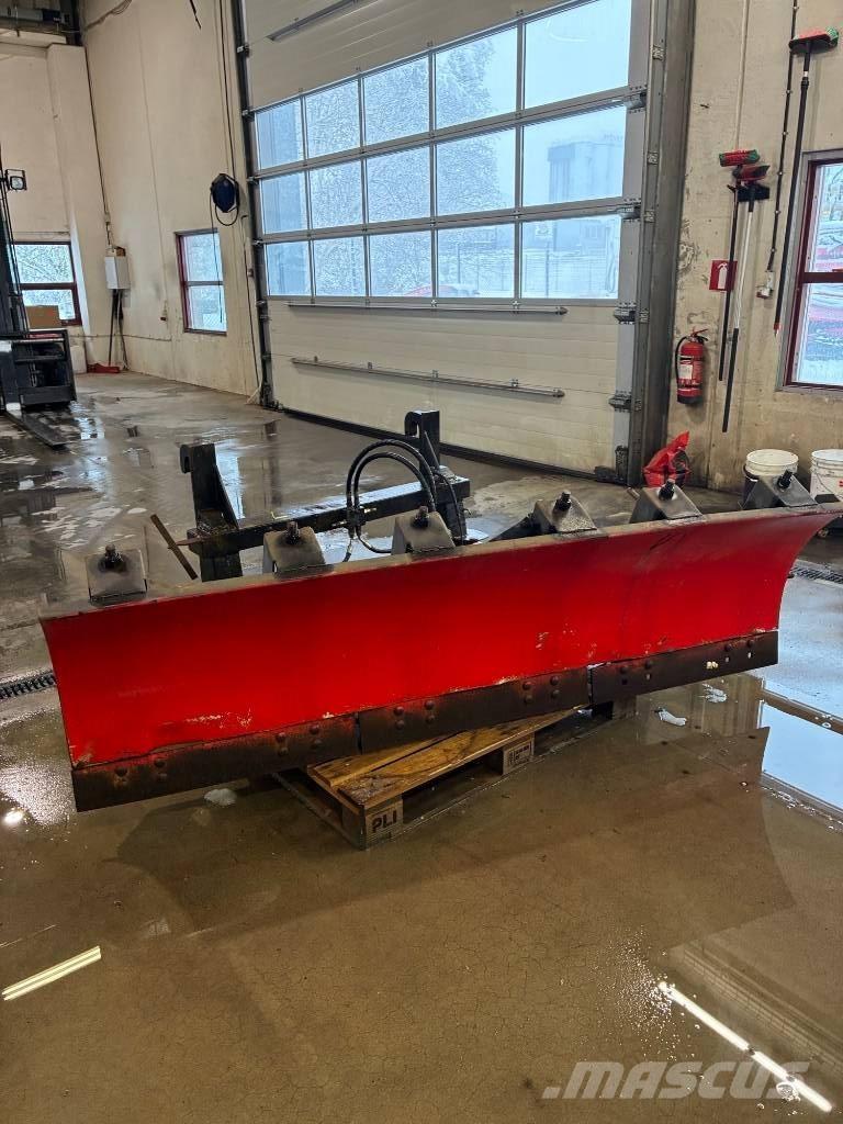 Diagonalblad 240 Schneeschilde und -pflüge