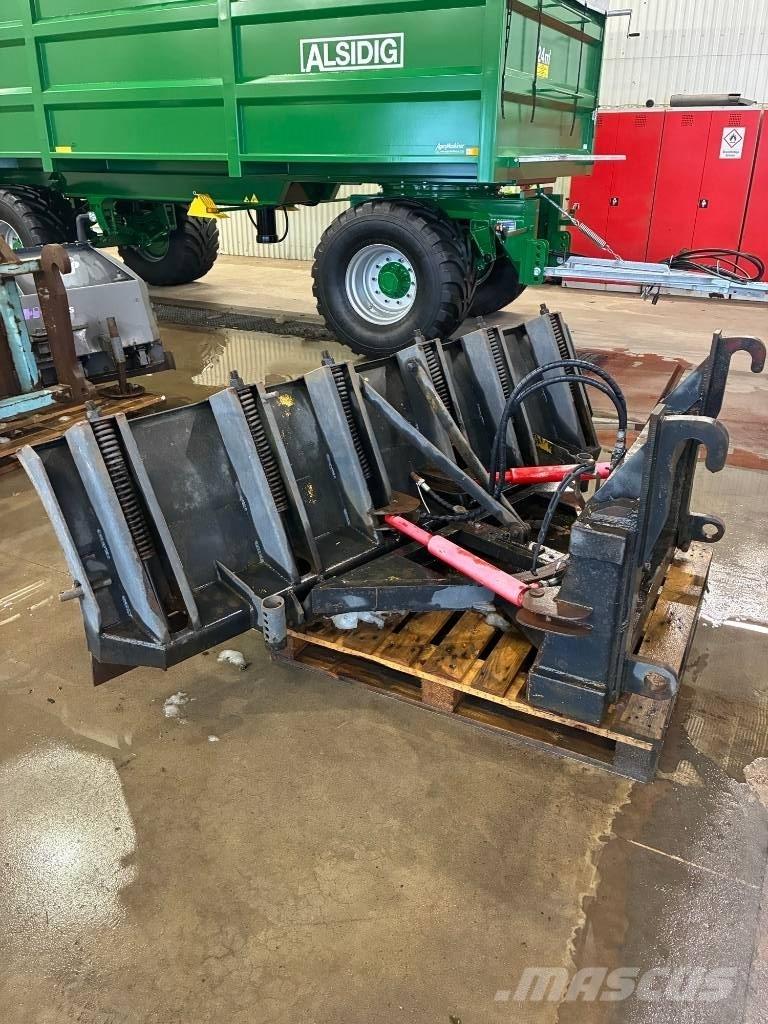 Diagonalblad 240 Schneeschilde und -pflüge