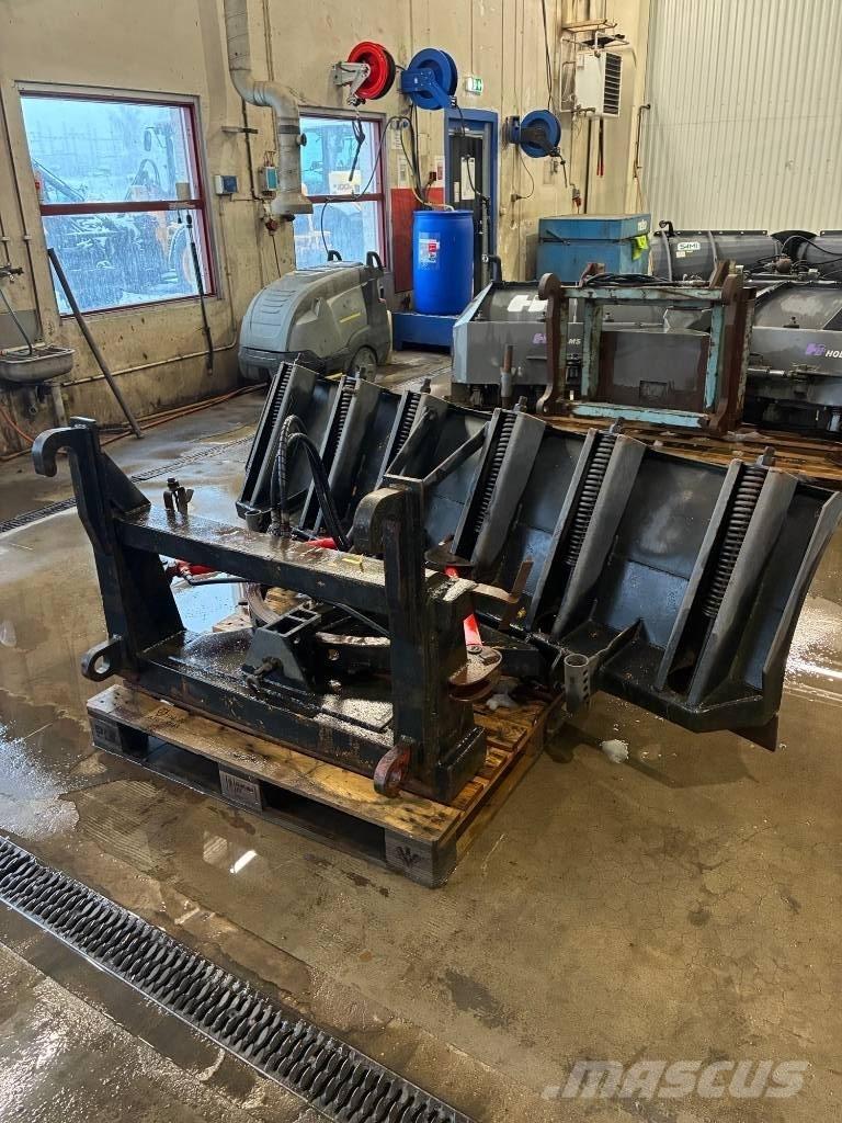 Diagonalblad 240 Schneeschilde und -pflüge