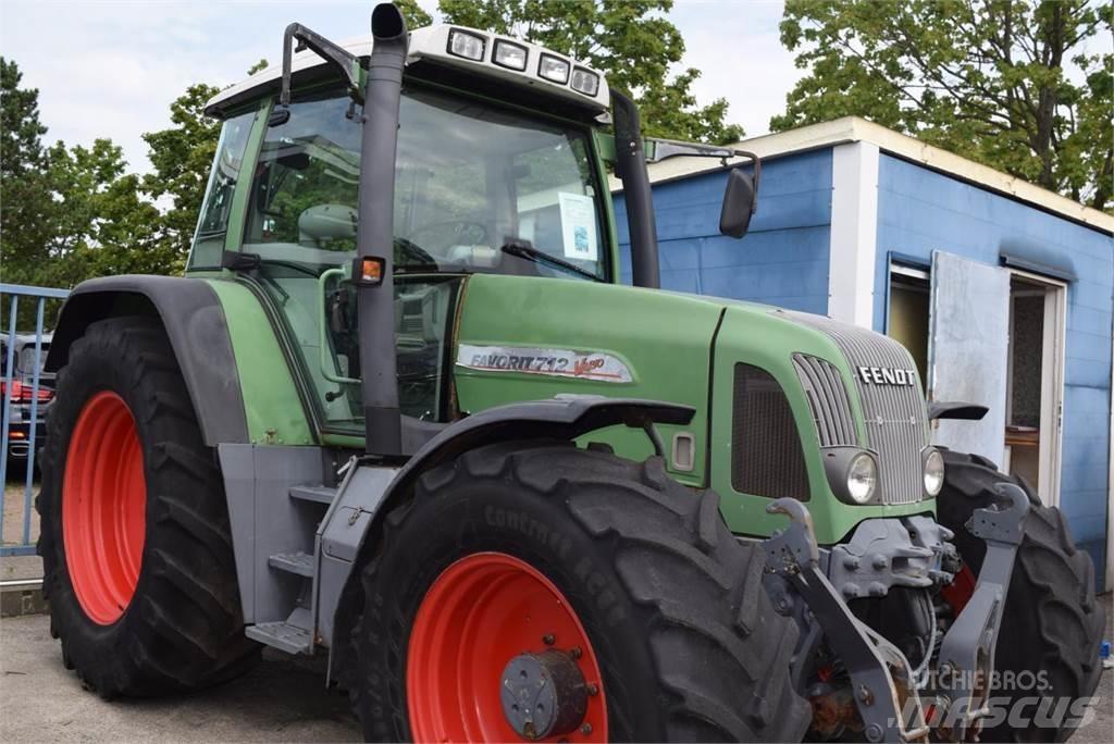 Fendt 712 Vario Traktoren