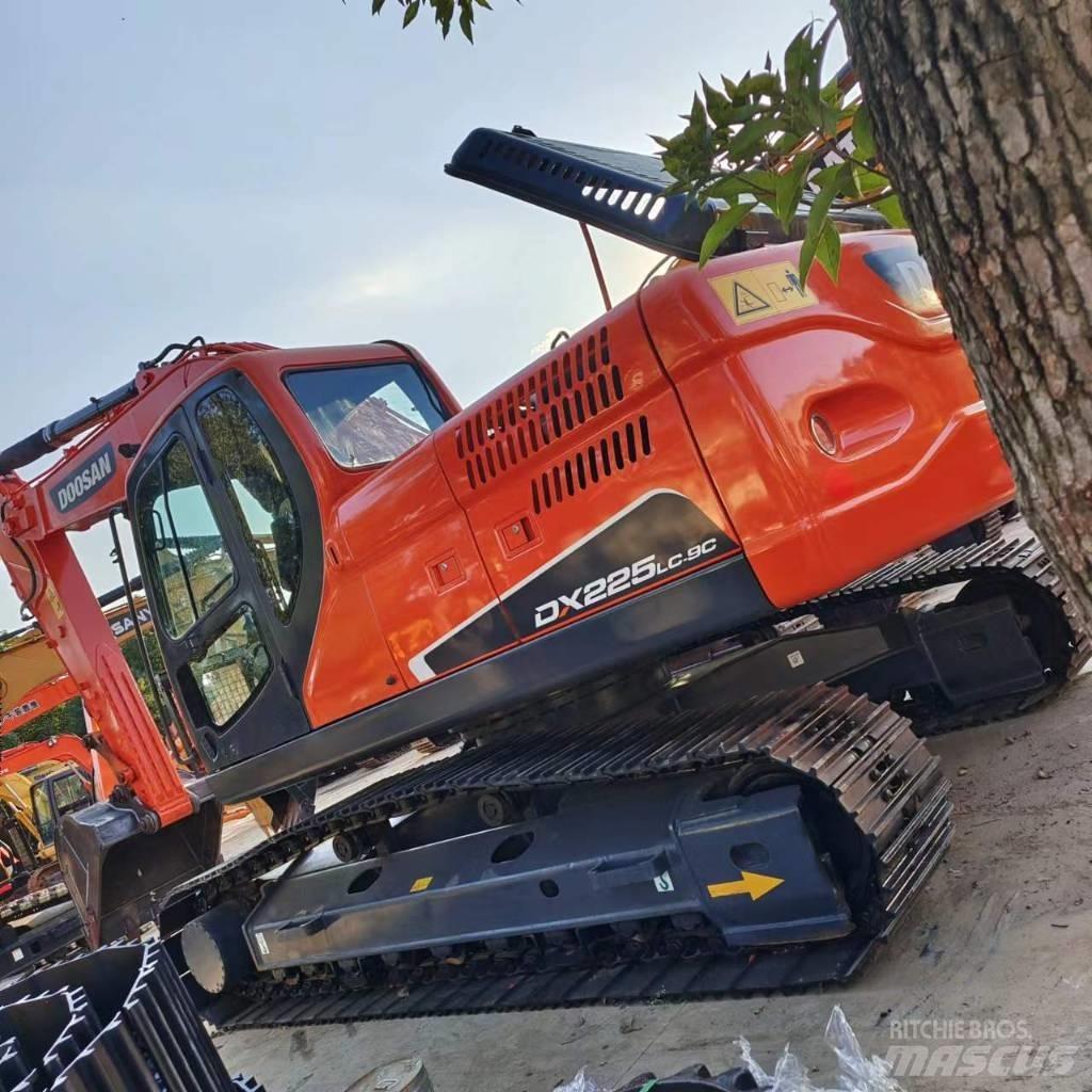 Doosan DX 225 LC Raupenbagger
