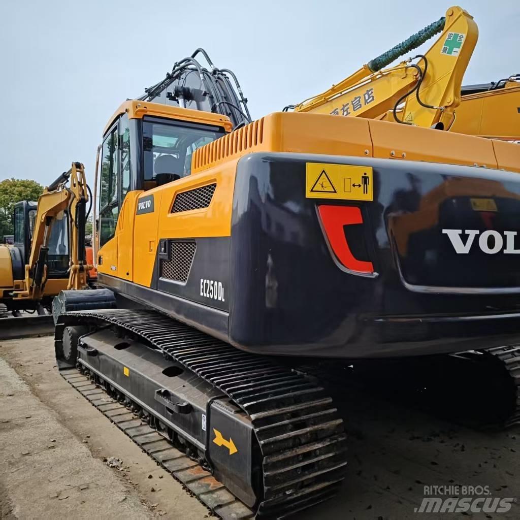 Volvo 250DL Raupenbagger