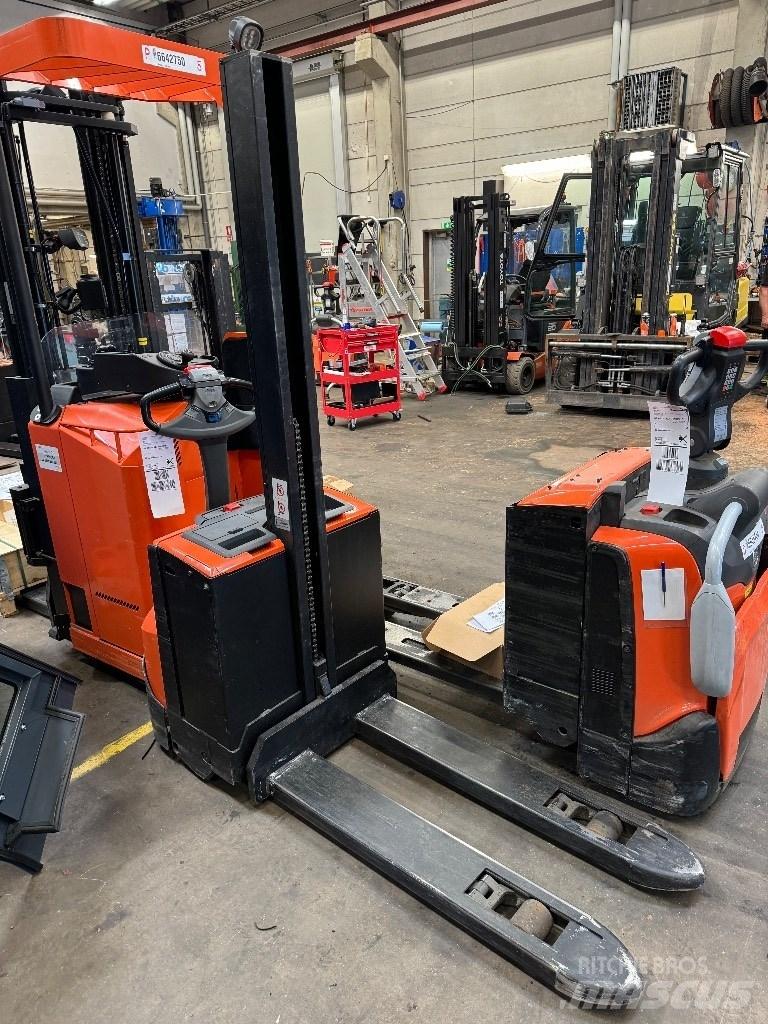 Toyota SWE080L Deichselstapler