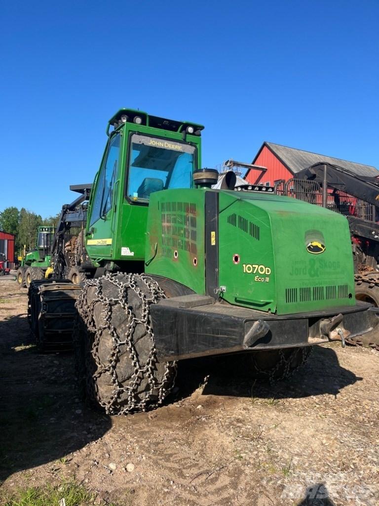 John Deere 1070 D Harvester