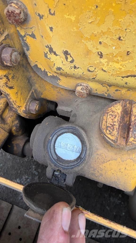 CAT D 2 Bulldozer