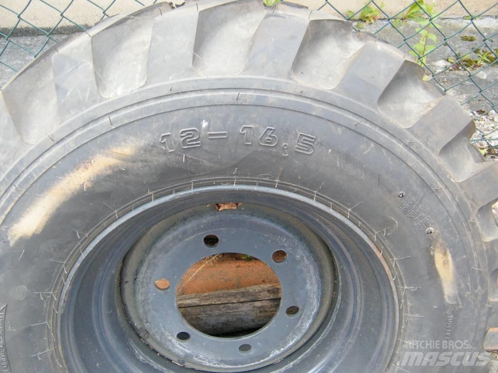 Kumho 12-16,5 Reifen