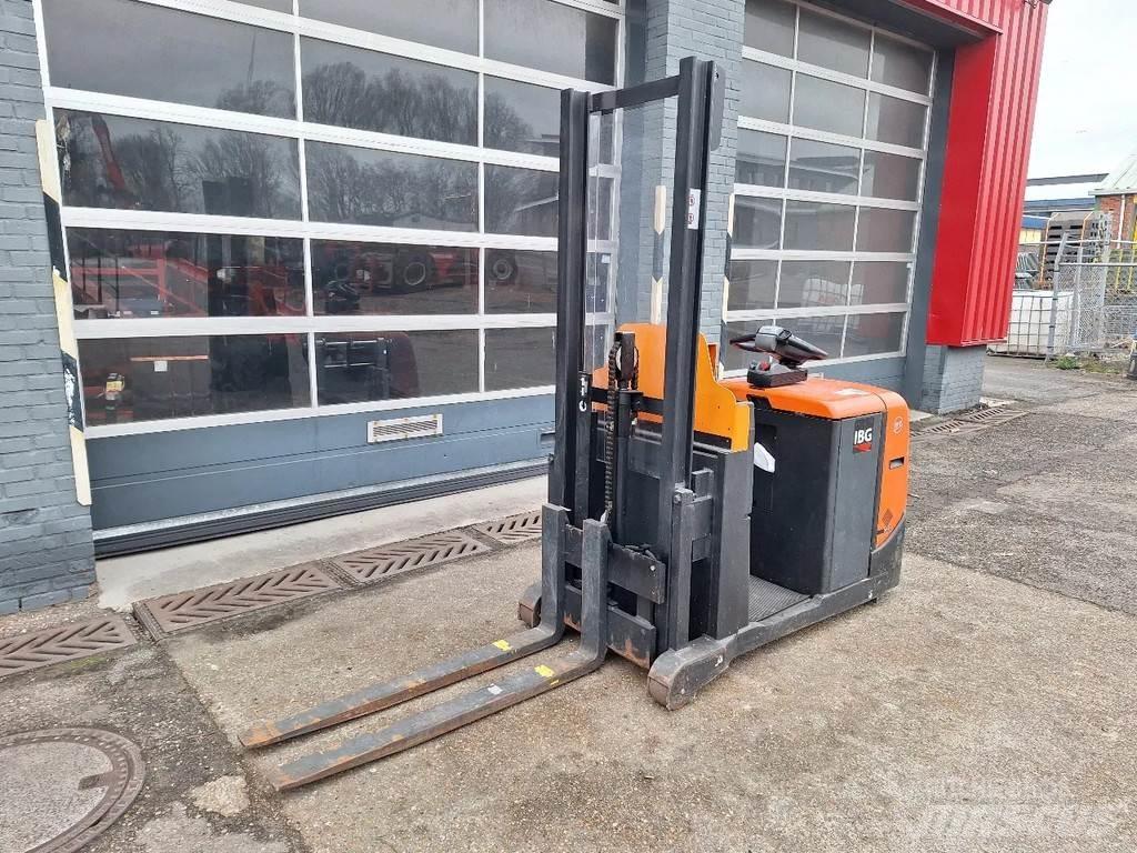 BT OSE120CB Mittelhub-Kommissionierer