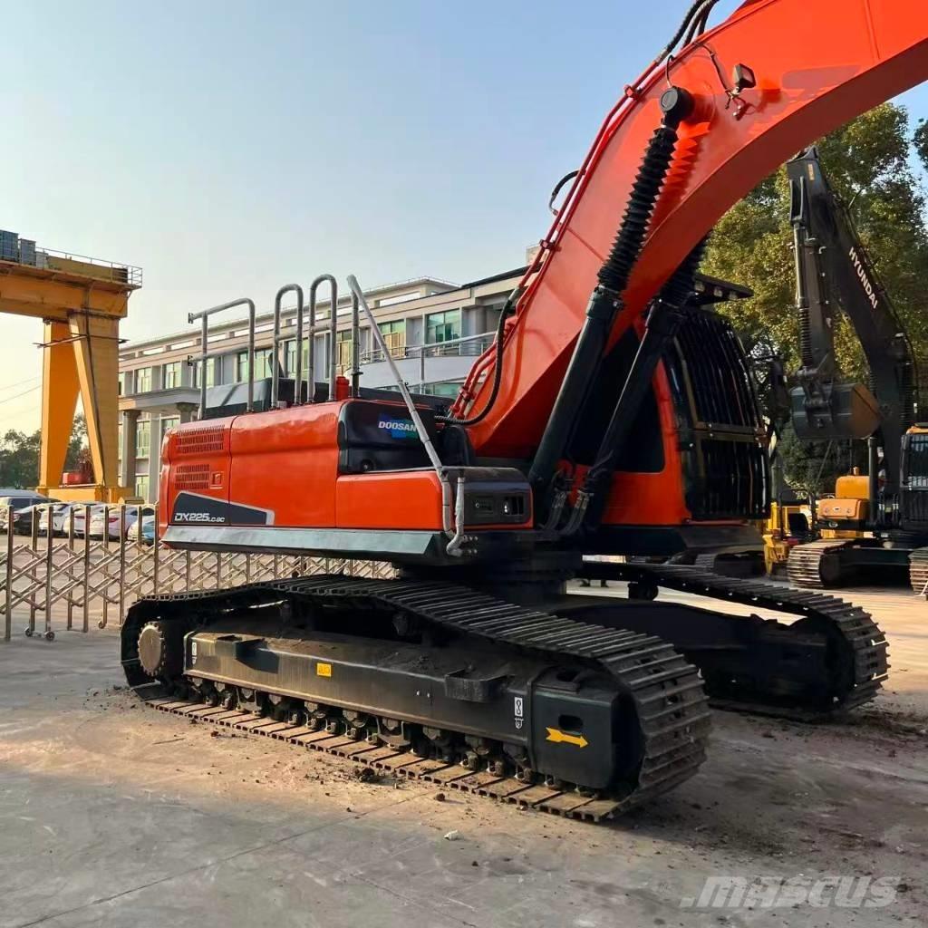 Doosan DX225LC-9C Raupenbagger