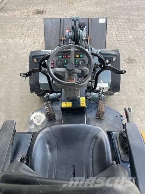 GiANT V452T X-TRA HD Minilader