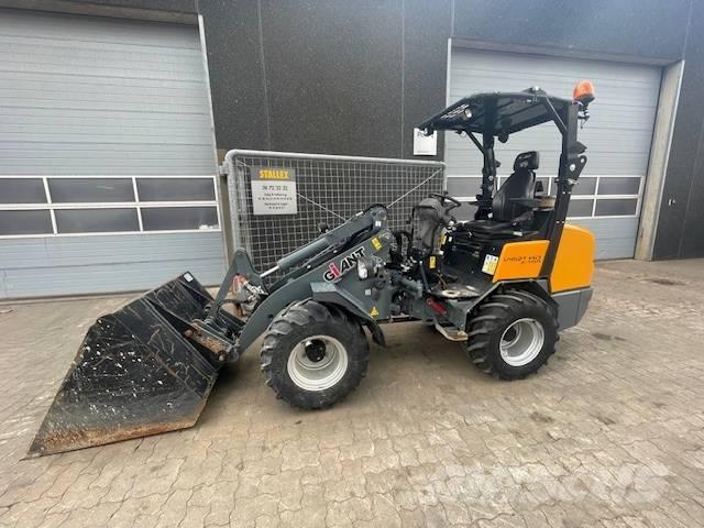 GiANT V452T X-TRA HD Minilader