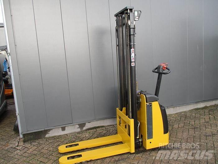 CAT NSP12K1 Deichselstapler