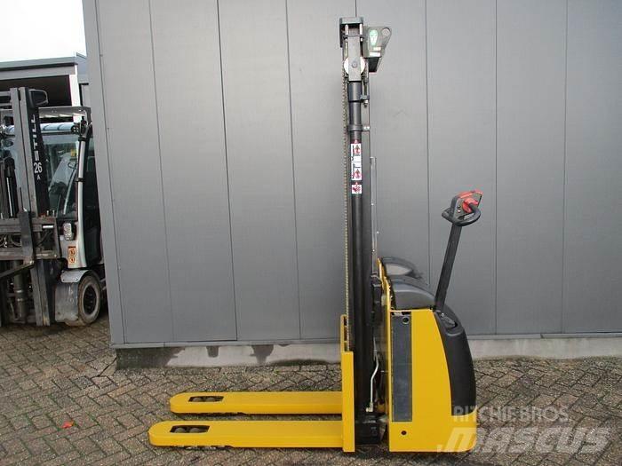 CAT NSP12K1 Deichselstapler