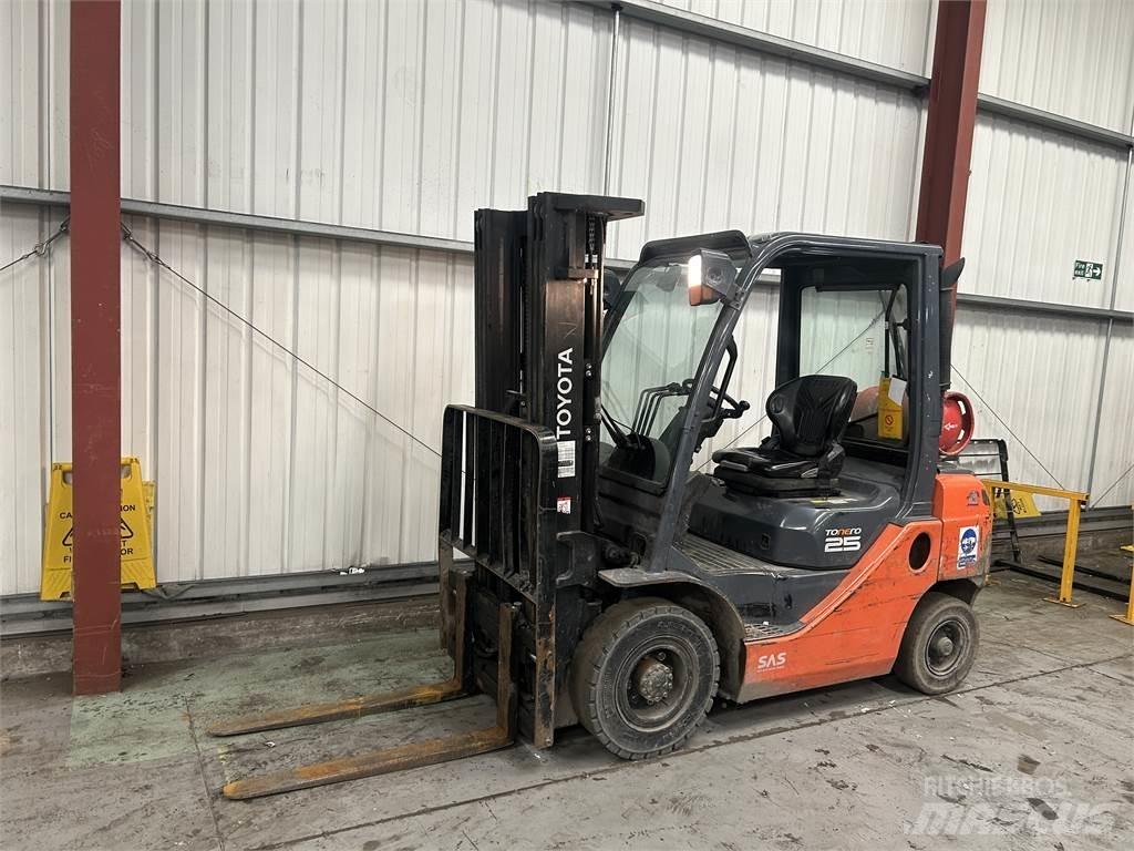 Toyota 02-8FGF25 Gasstapler