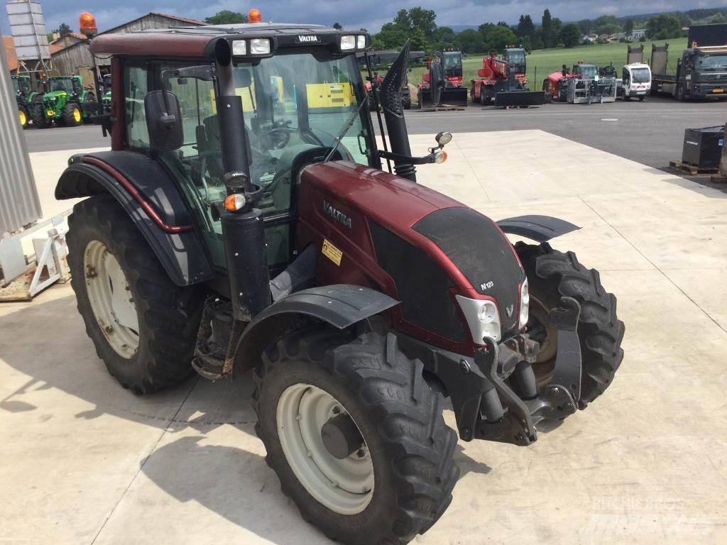 Valtra N123 Traktoren