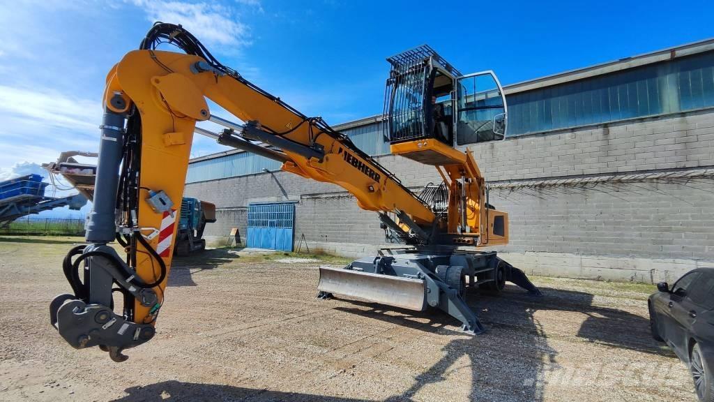 Liebherr LH 30 M Materialumschlag