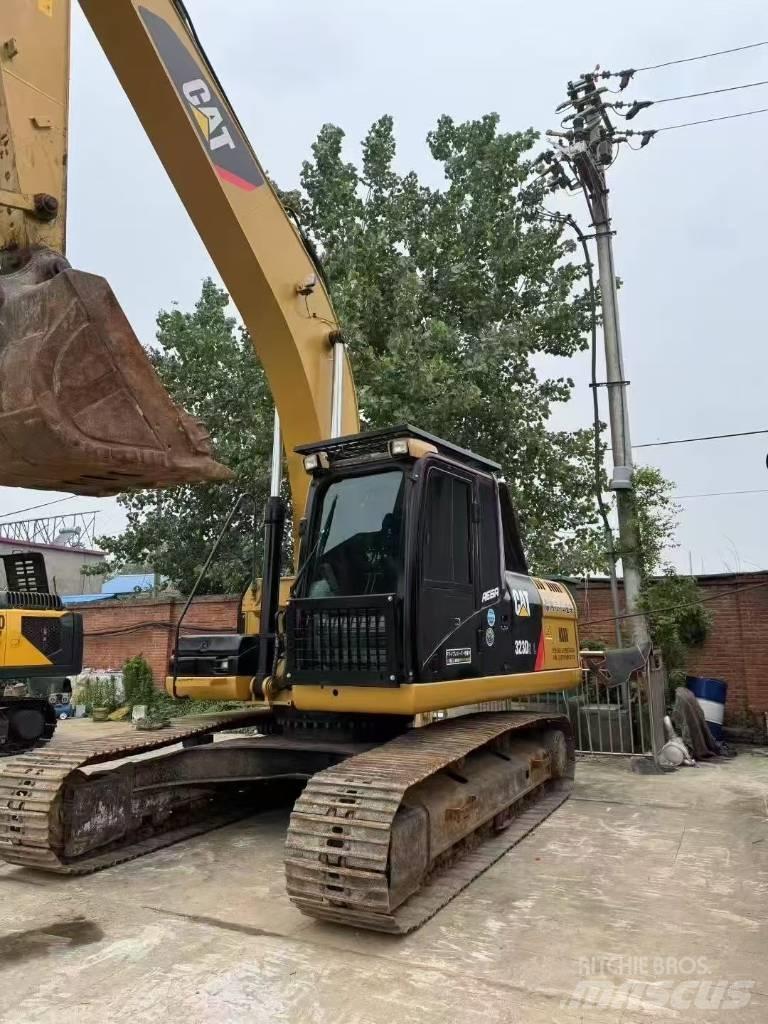 CAT 323D Raupenbagger