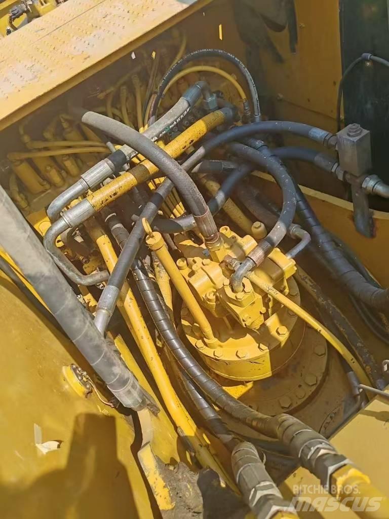 CAT 323D Raupenbagger