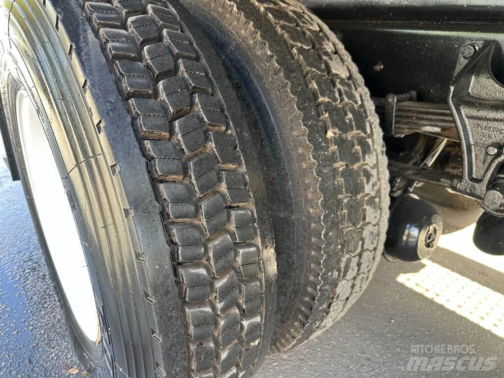 International 4300 Pritschenwagen/Pritschenwagen mit Seitenklappe