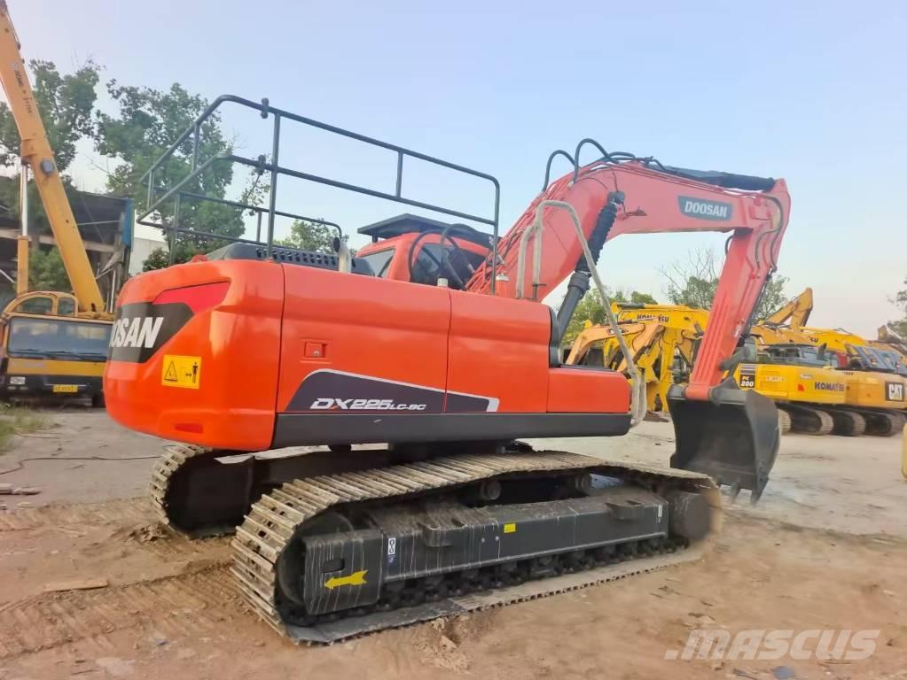 Doosan DX 225 LC Raupenbagger