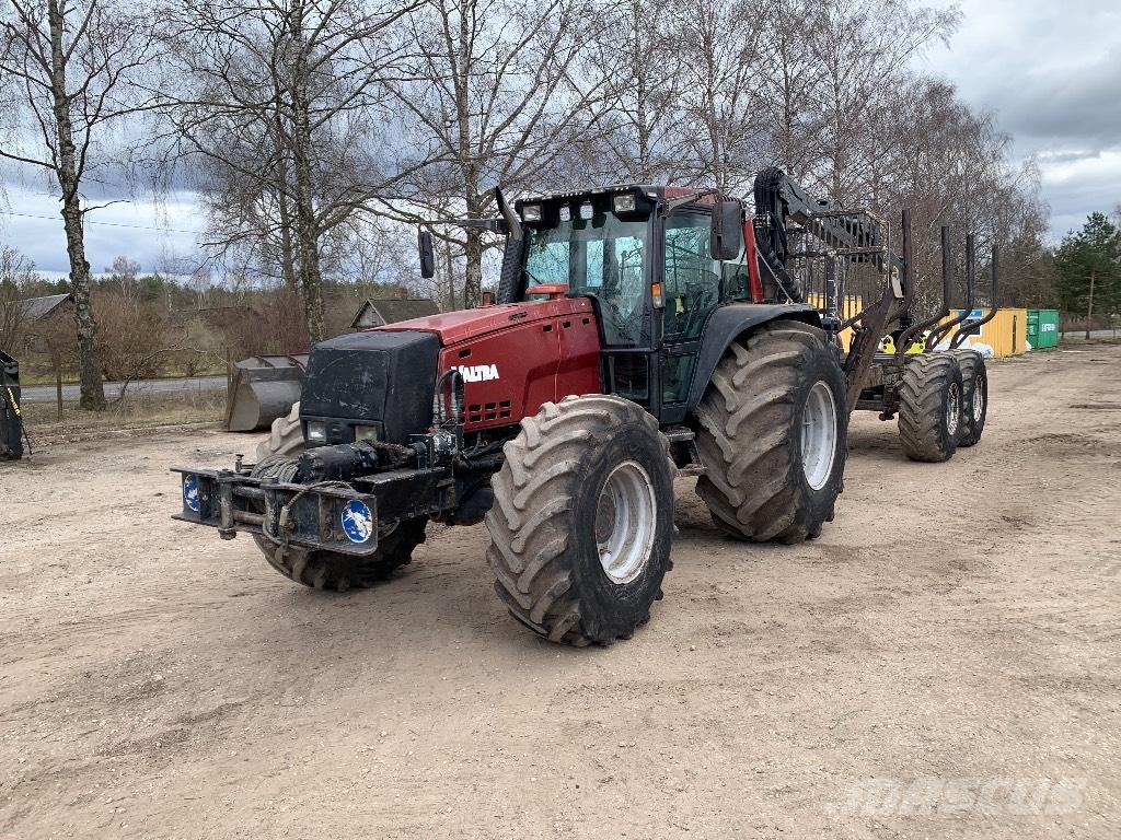 Valtra 8950 Forsttraktoren