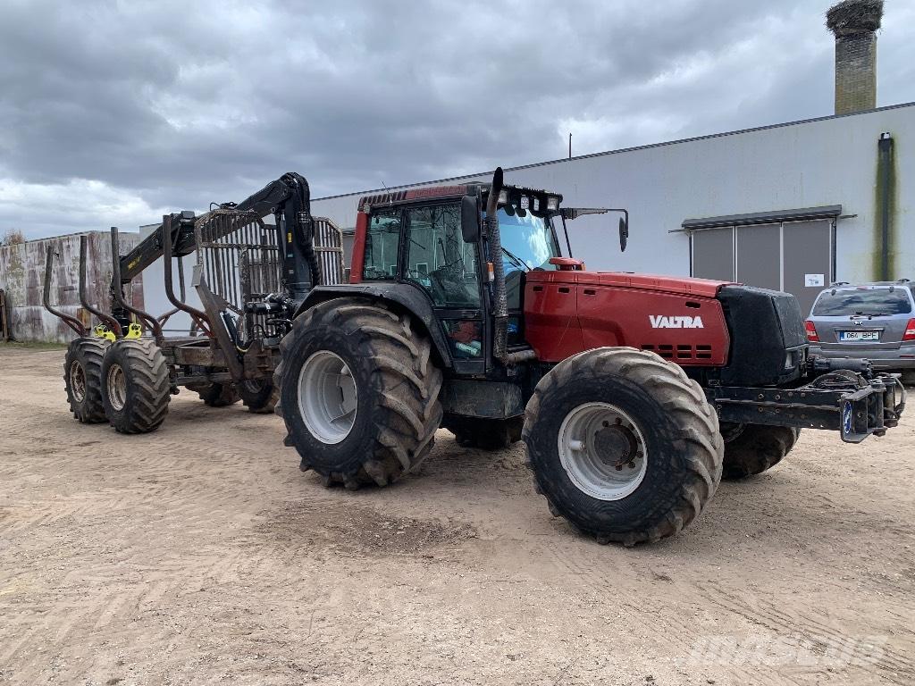 Valtra 8950 Forsttraktoren