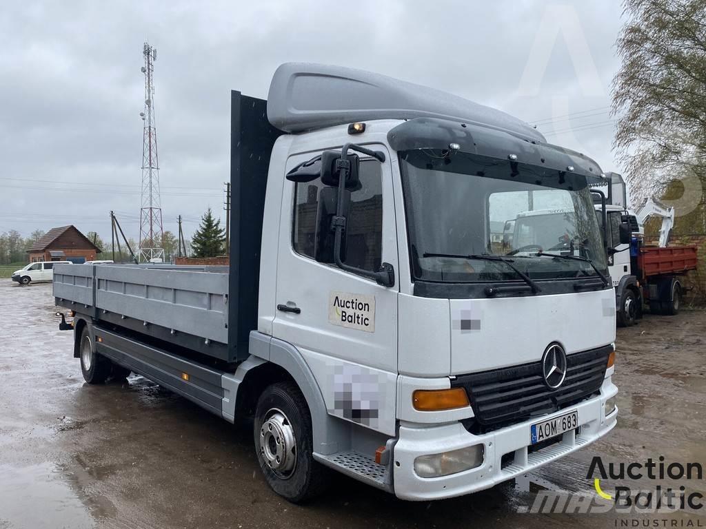 Mercedes-Benz 815 Pritschenwagen/Pritschenwagen mit Seitenklappe